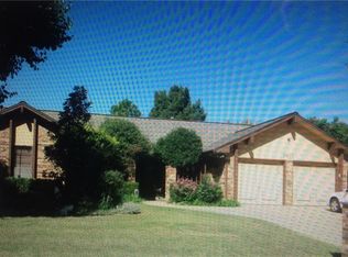 9801 Hummingbird Ln, Oklahoma City, OK 73162