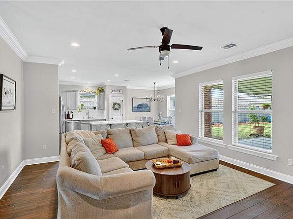 5th image of 107 Summer Cypress Ln