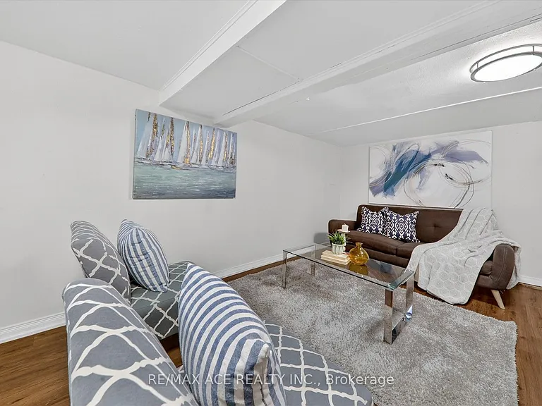 Glebemount Ave — Photo 22