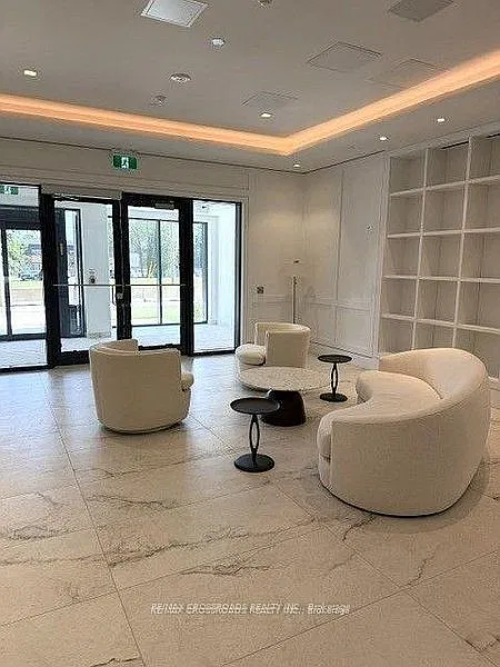 Notting Hill Condominiums — Photo 4
