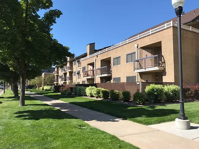 2427 Jefferson Ave — Photo 12
