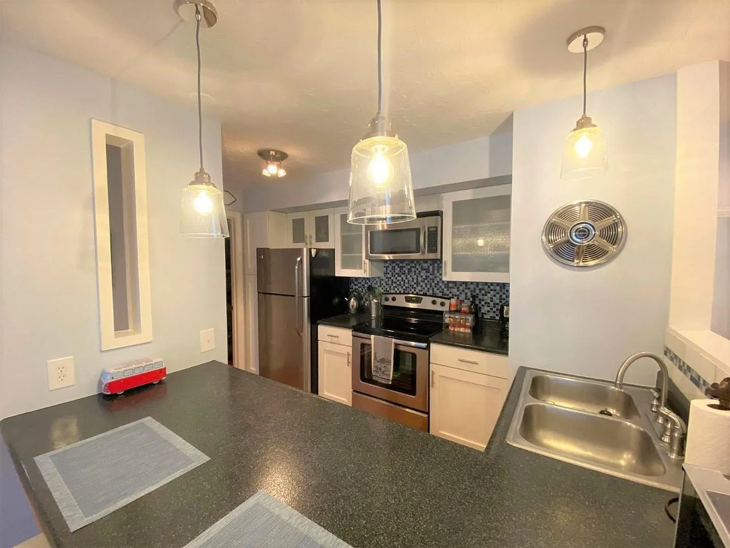 1 Bedroom just minutes to DH — Photo 2