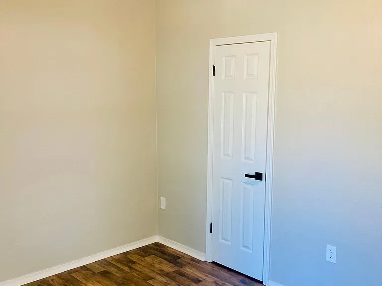 916 NW Dearborn Ave — Photo 16