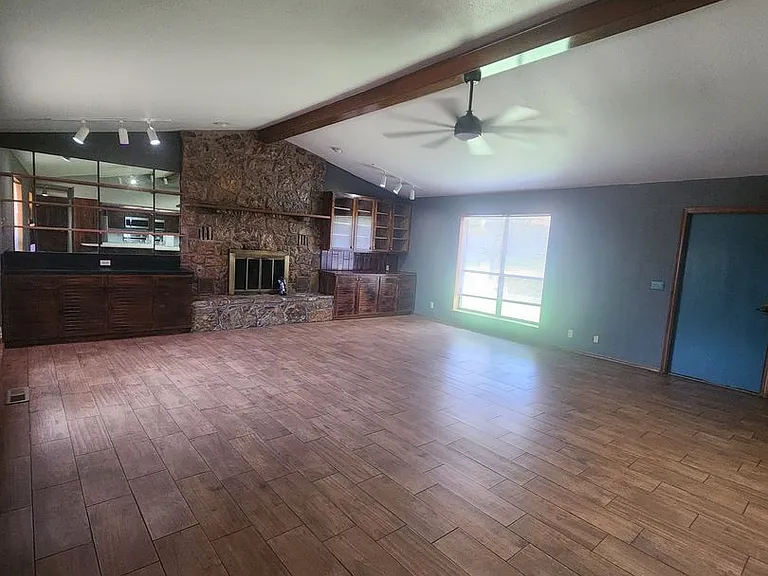 1811 Brookside Dr — Photo 3