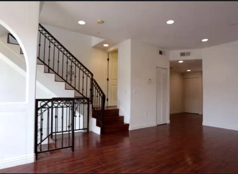 14248 Riverside Dr — Photo 5