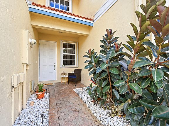 5th image of 11722 NW 47th Drive