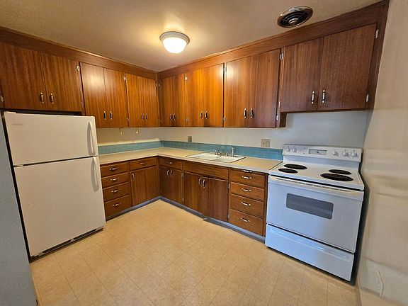 5th image of 702 Emery St APT 12