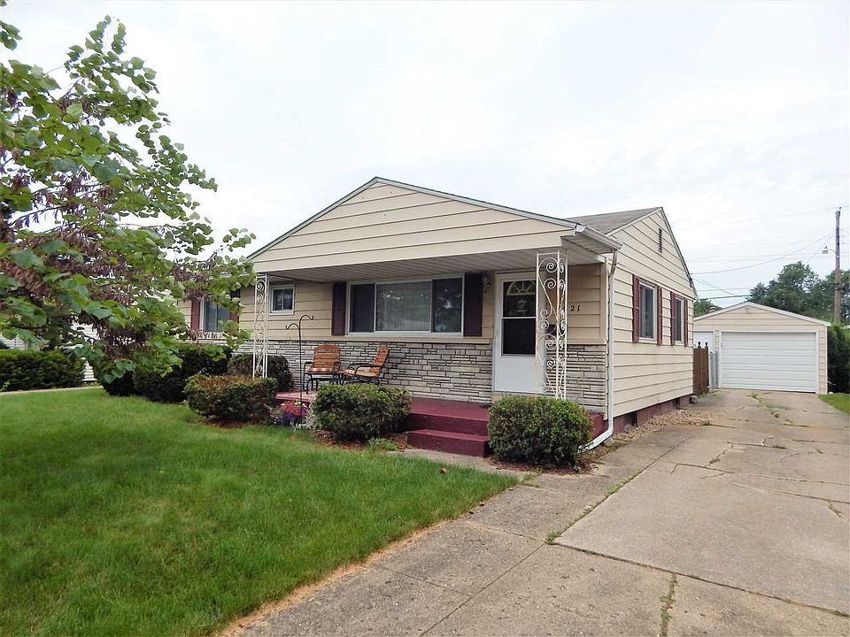 1st image of 2621 Macarthur Ave