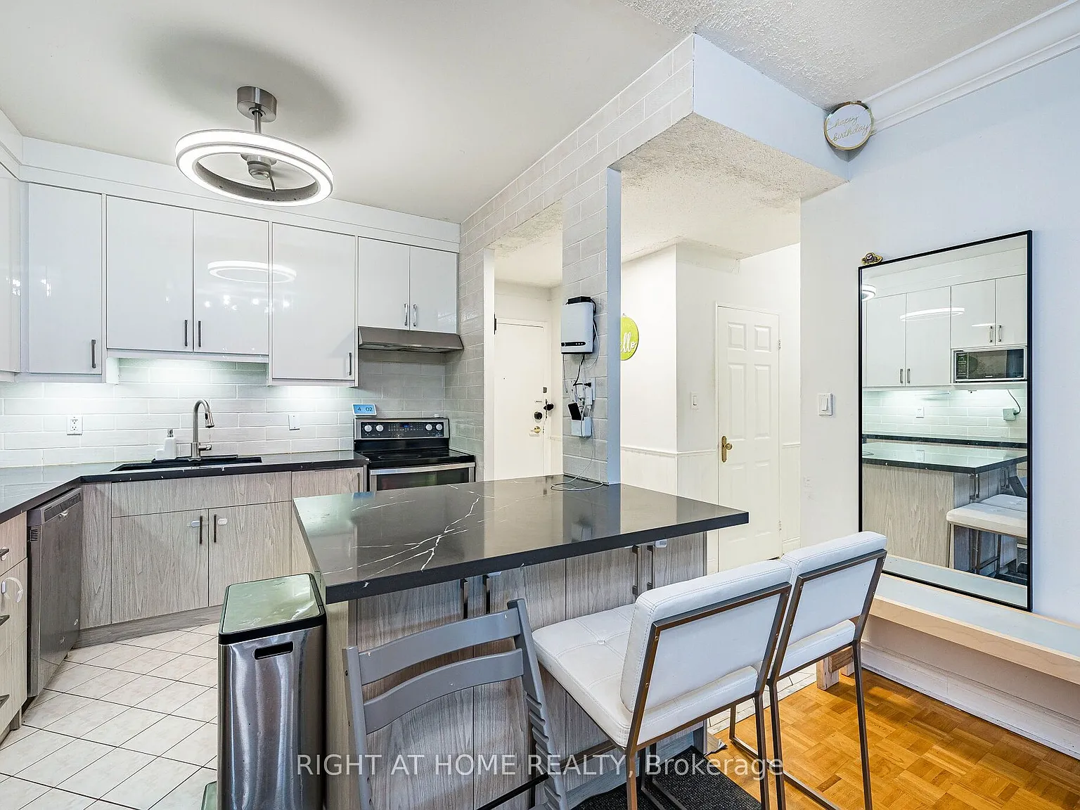 2 bed, $2,800 — Photo 1
