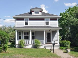 40 Whitcomb Rd, Riverside, RI 02915