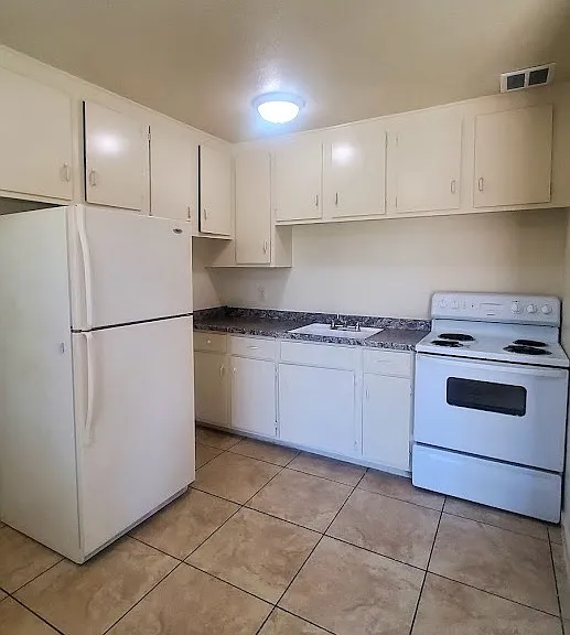 2030 E Ashcroft Ave #B — Photo 3