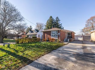 30 Wexford Blvd, Toronto, ON M1R1L1