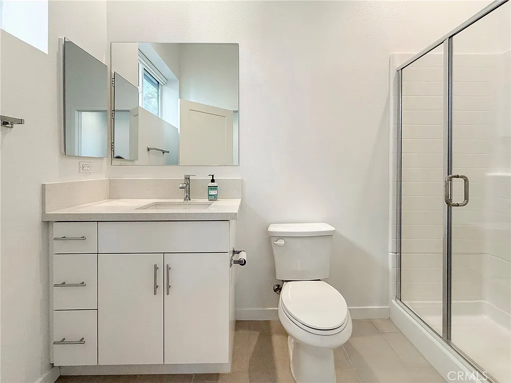 4 bed, 3.5 bath, 2247 sqft, $4,400 — Photo 3