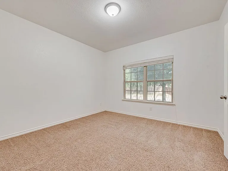1816 Castle Creek Dr — Photo 11