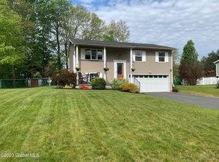 4 Coachman Dr, Ballston Spa, NY 12020