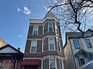 2121 W Superior St #2F, Chicago, IL 60612