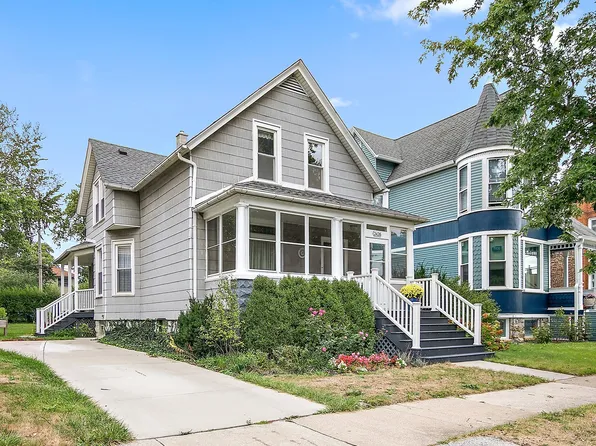 2426 Cochran St, Blue Island, IL 60406