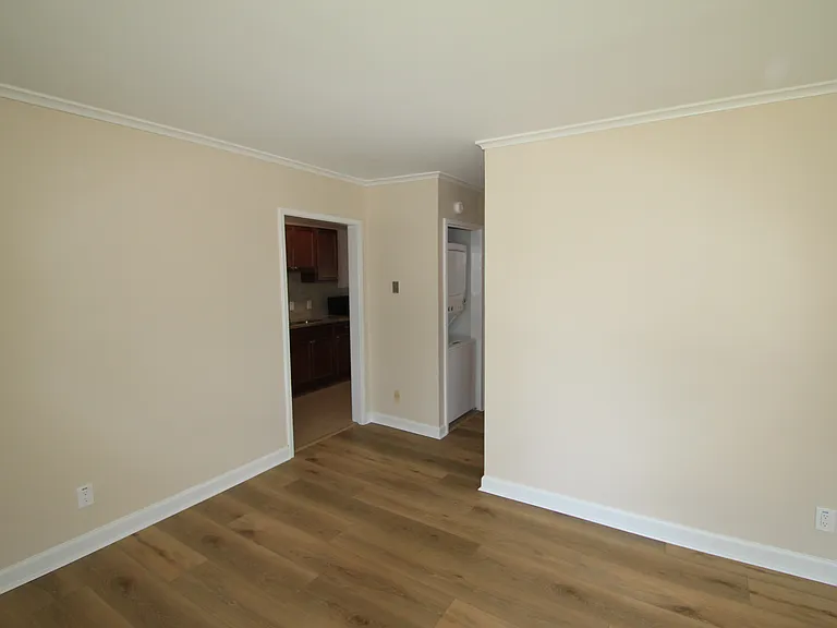 805 Daniels St #B — Photo 6