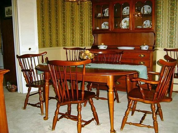 Gracious 12 x 11 Dining Rm