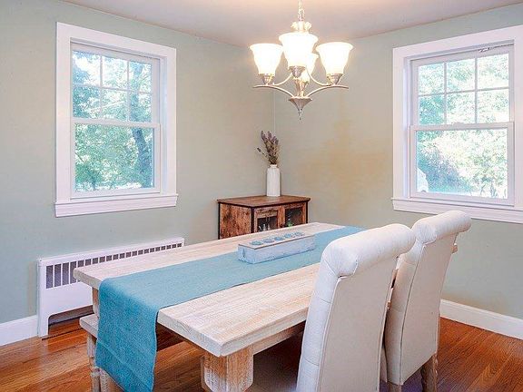4th image of 266 Pleasant St