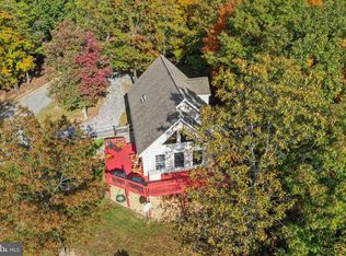 341 Round Top Ln, Berkeley Springs, WV 25411