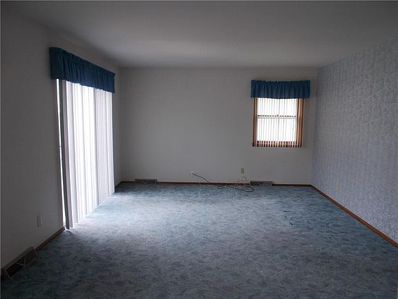 2nd image of 1013 N Wood St