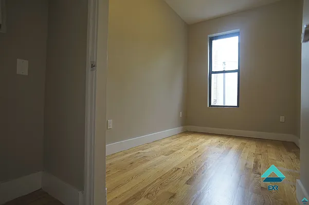 Rented by EXR | media 20