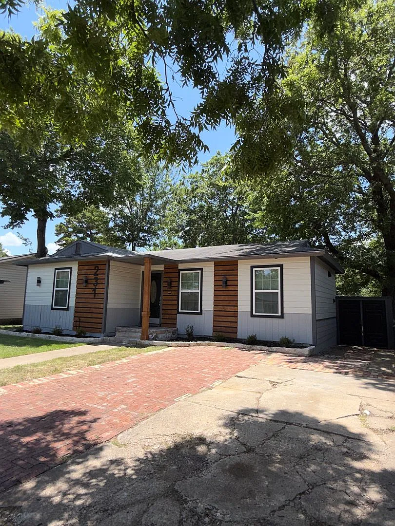 Spacious 3-Bedroom Home for Lease in Established Hurst Neighborhood — Photo 1