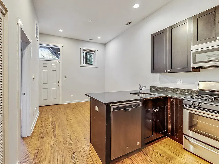 1645 W Huron St #1R — Photo 5