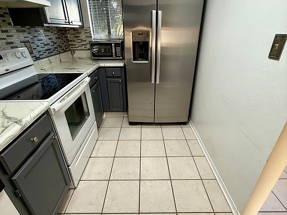 4th image of 204 4th St SE Unit C4