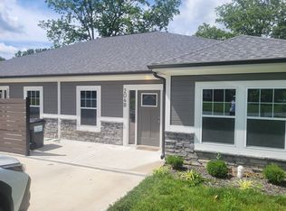 202 SE 8th St, Oak Grove, MO 64075