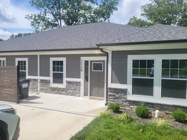 202 SE 8th St, Oak Grove, MO 64075