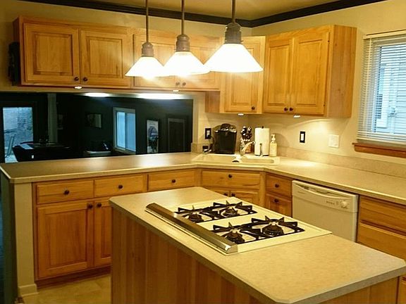 2nd image of 16744 Glenridge Ave