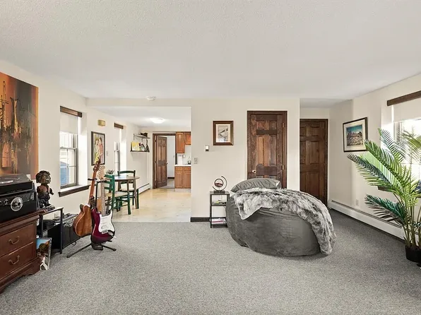 5 Herbert St APT 2, Salem, MA 01970