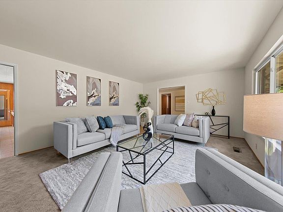 5th image of 5167 Country Ln