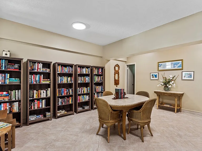 4049 Ocean Dr #204 — Photo 23