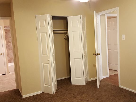 4th image of 4009 Colonial Sun Dr