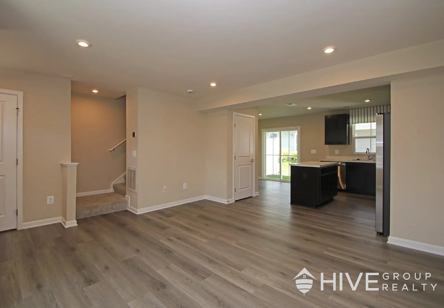 3 bed, 2.5 bath, 1220 sqft, $2,000 — Photo 3