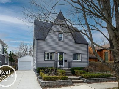 69 Mapleton Rd, Grosse Pointe Farms, MI, 48236
