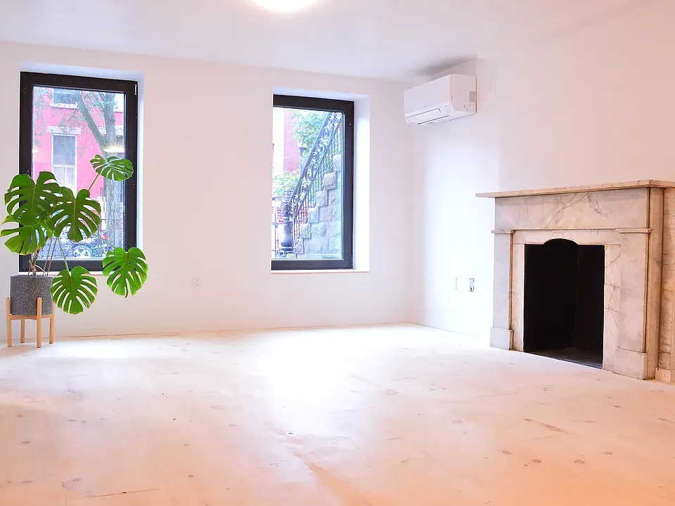 124 Ryerson St #2