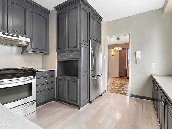 3rd image of 300 E 74th St APT 20F