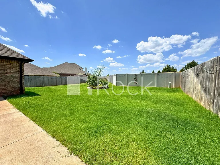 19113 Grove Pkwy — Photo 50