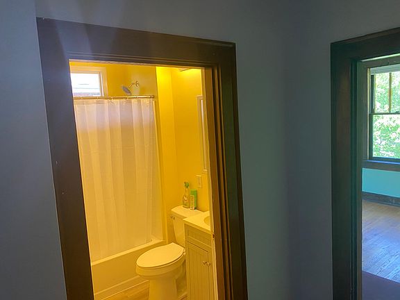 4th image of 3221 E 5th Ave