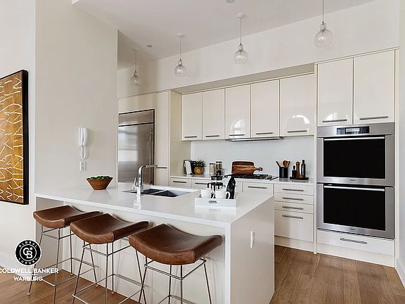 4th image of 140 W 22nd St Penthouse B