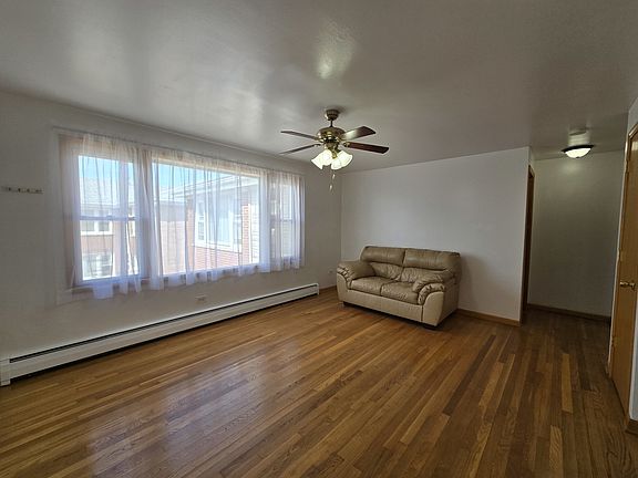 3rd image of 6952 W 65th St APT 3B