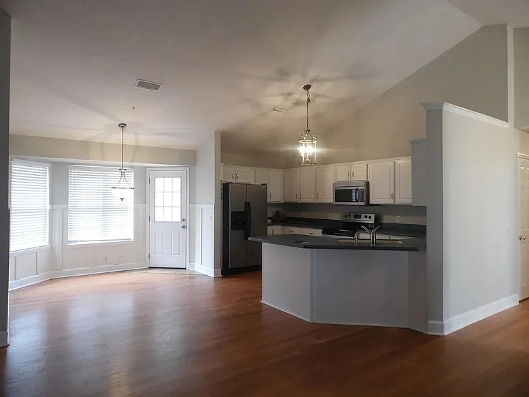 147 Royal Dr — Photo 10