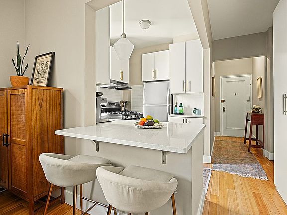 3rd image of 225 Lincoln Pl APT 5A