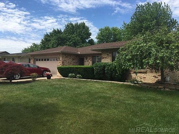 2nd image of 43433 Hillcrest Dr