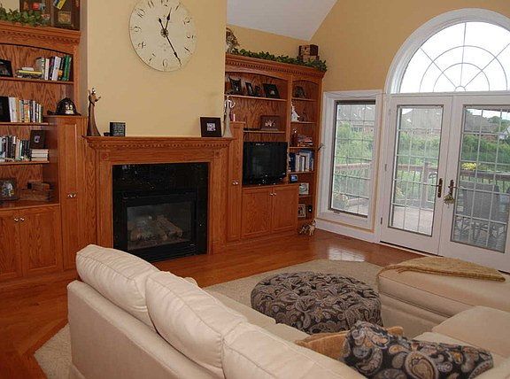 4th image of 12150 Oxford Ct
