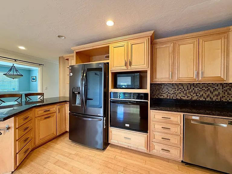 395 Calero Ave — Photo 31
